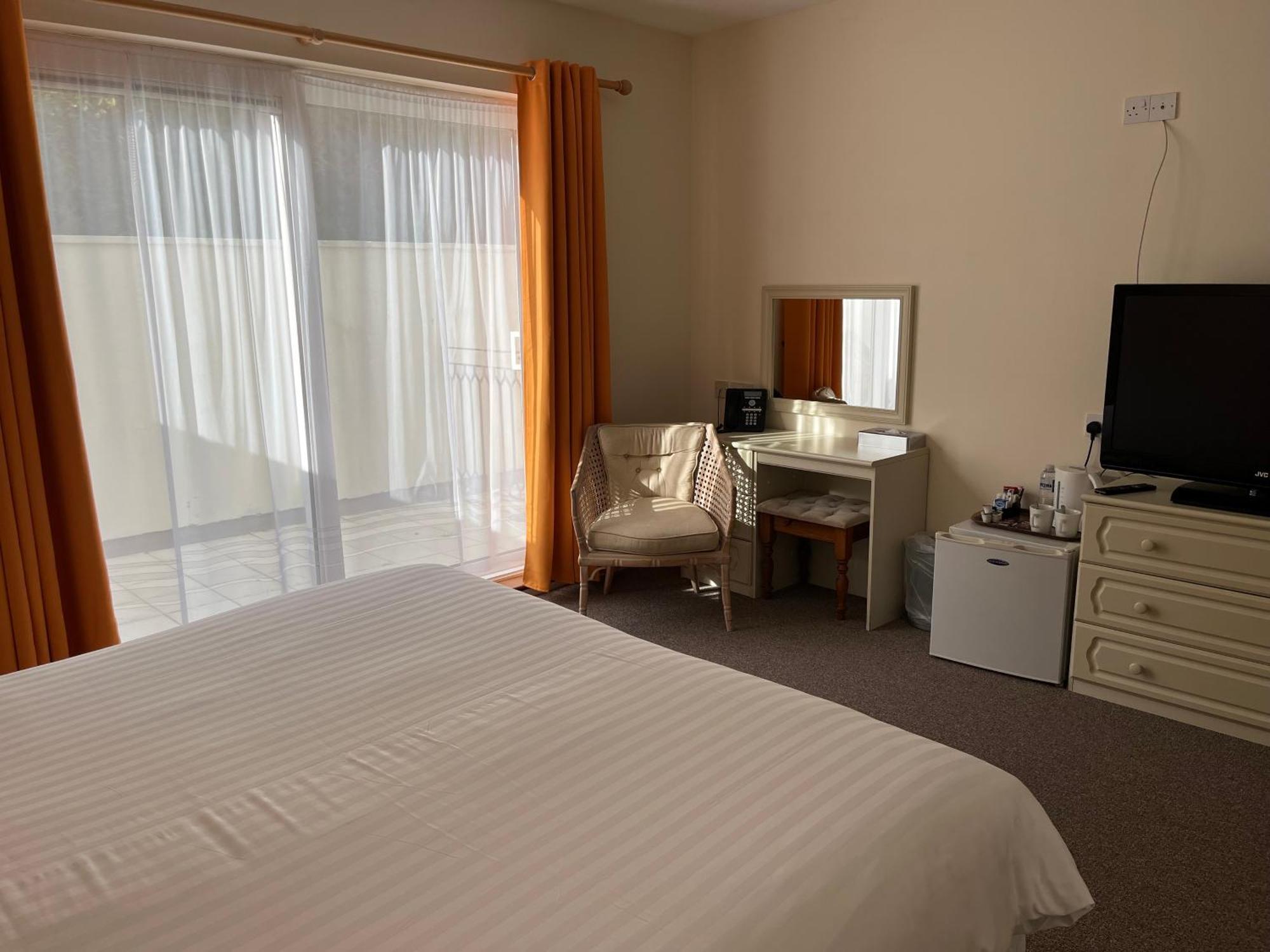 The Prince Of Wales Hotel St Ouen's 외부 사진